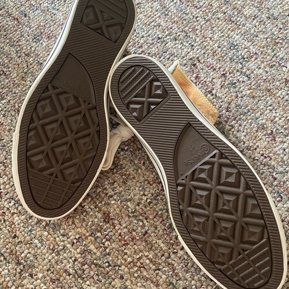 Host Pick! Chuck Taylor All Star Solar Orange HI Top fashion sneaker 551630C - Picture 3 of 4